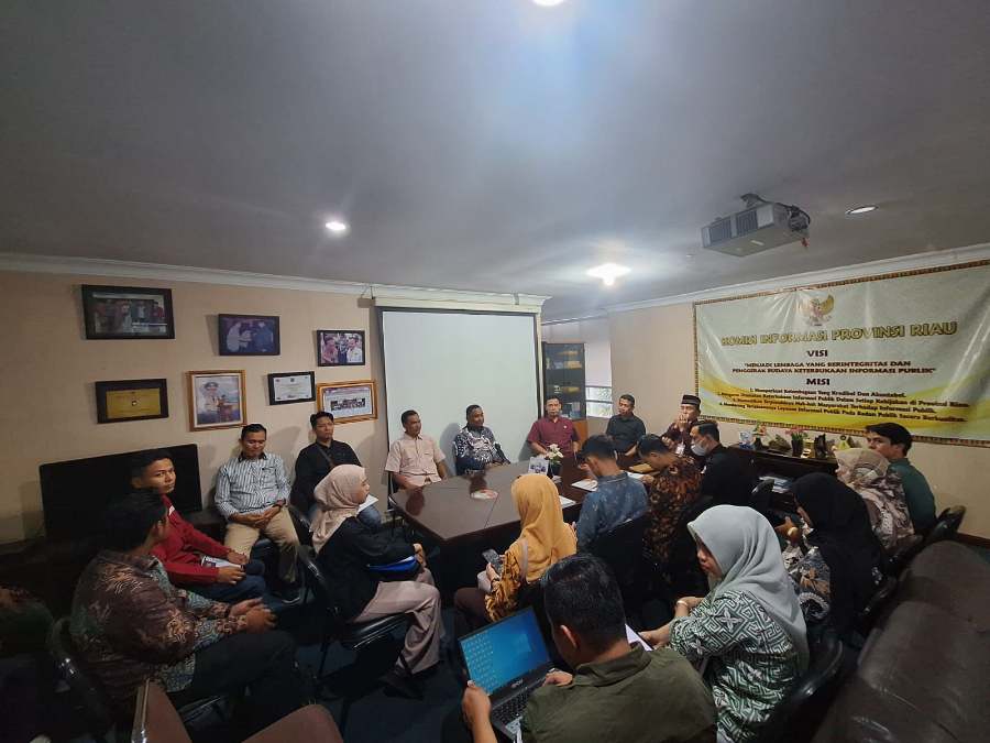 PPID Bawaslu Siak Serahkan Laporan PPID 2023 ke Komisi Informasi Provinsi Riau