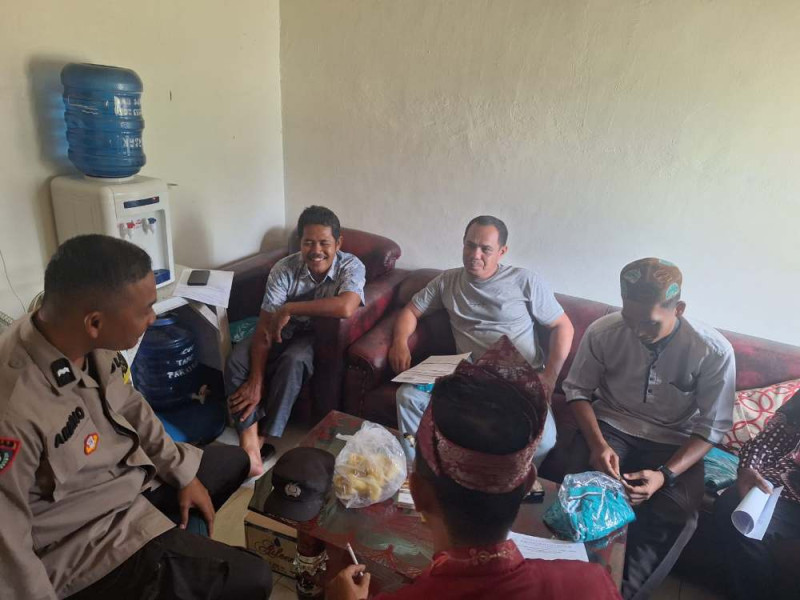 Sambangi Desa Rambah Pasir Utama, Polsek Rambah Hilir Pastikan Petugas Netral Pilkada 2024