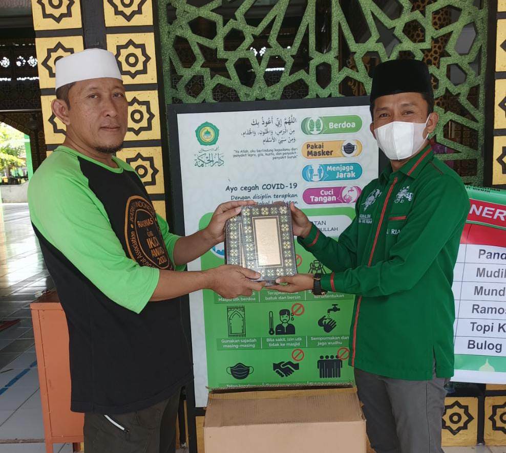 RMI-NU Riau Salurkan Ratusan Mushaf Al-Qur'an