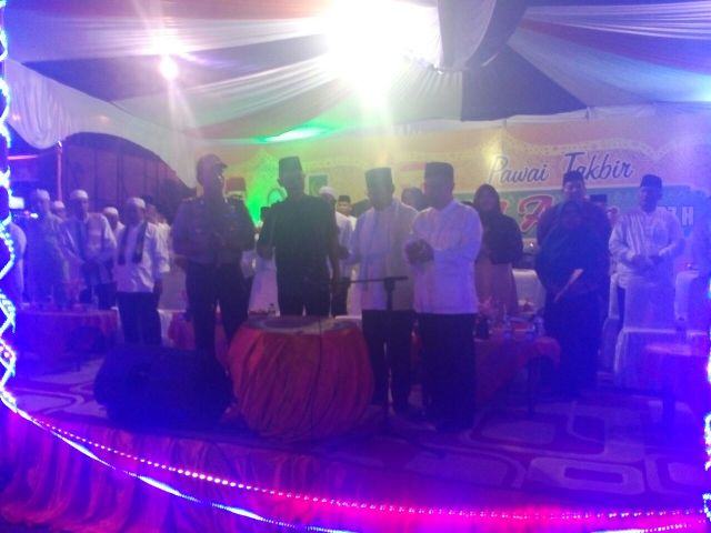 Ribuan Warga Saksikan Pawai Takbir di Tembilahan 