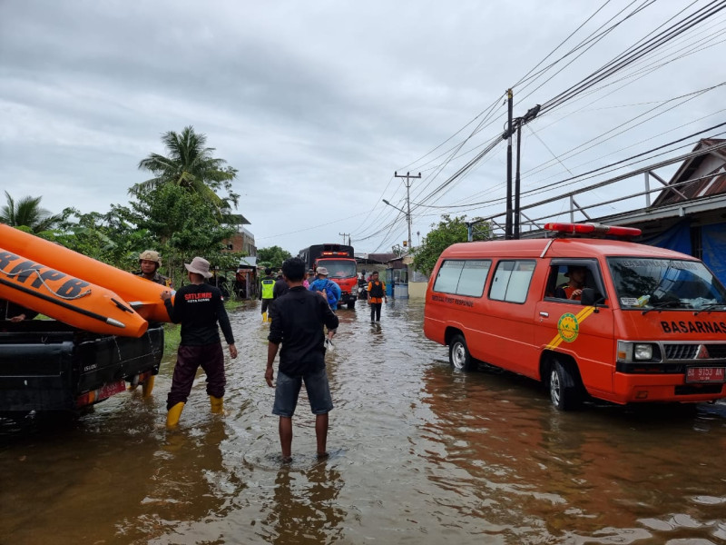 Curah Hujan Tinggi, Kota Padang dan Sejumlah Kota Lainnya Dikepung Banjir, 2 Orang Warga Belum Ditemukan