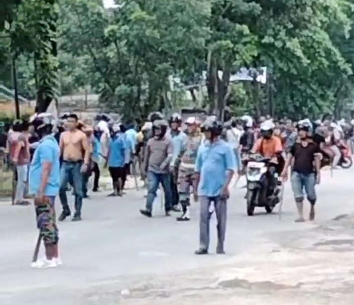 Dua Kelompok Massa Terlibat Bentrok di Pekanbaru