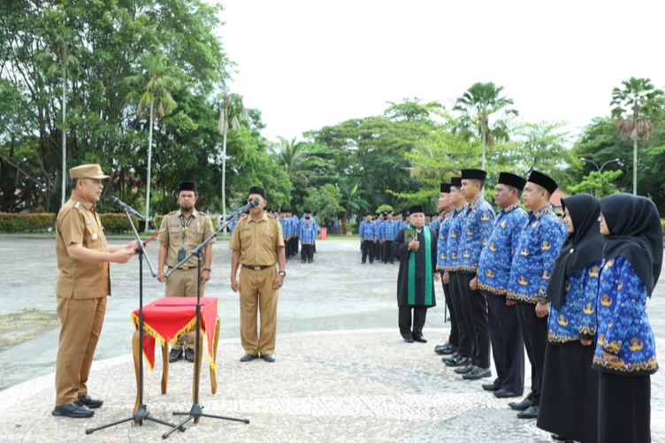 Bupati Inhil Serahkan 966 SK PPPK, CPNS, dan PNS IPDN tahun 2025