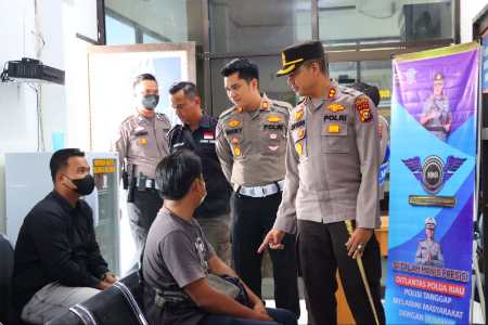Kapolres Inhu Sidak Pelayanan SIM, Masyarakat Bilang Begini