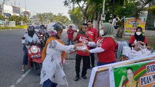 Jumat Barokah, Barisan Puan Maharani Bagikan Sarapan Gratis