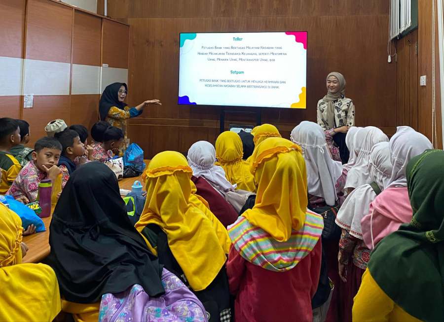 Banking Day Pelajar SDIT Ar Refah di BRK Syariah Cabang Tanjungpinang