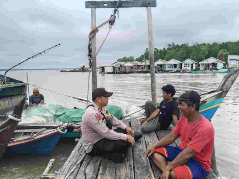 Jelang Hari Pencoblosan, Bhabinkamtibmas Sungai Bela Ajak Warga Sukseskan Pilkada Riau 2024