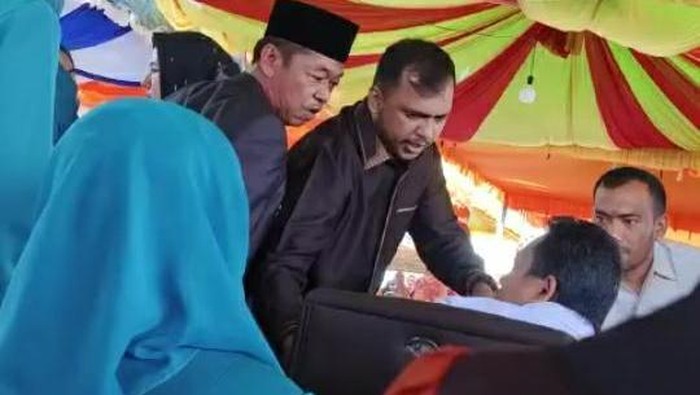 Video Beredar Luas di Medsos, Bupati dan Wabup Rohil Nyaris Adu Jotos di Pelantikan Pj Kades