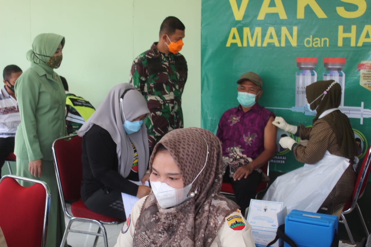 Antisipasi Penularan Covid-19, Keluarga Besar Kodim 0314/Inhil Divaksin