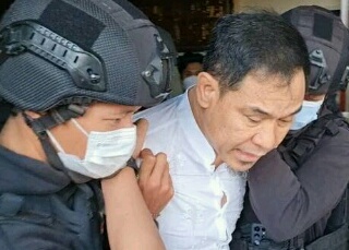 Munarman Ditangkap, Densus 88 Sita Serbuk Putih, Atribut, & Dokumen di Markas FPI