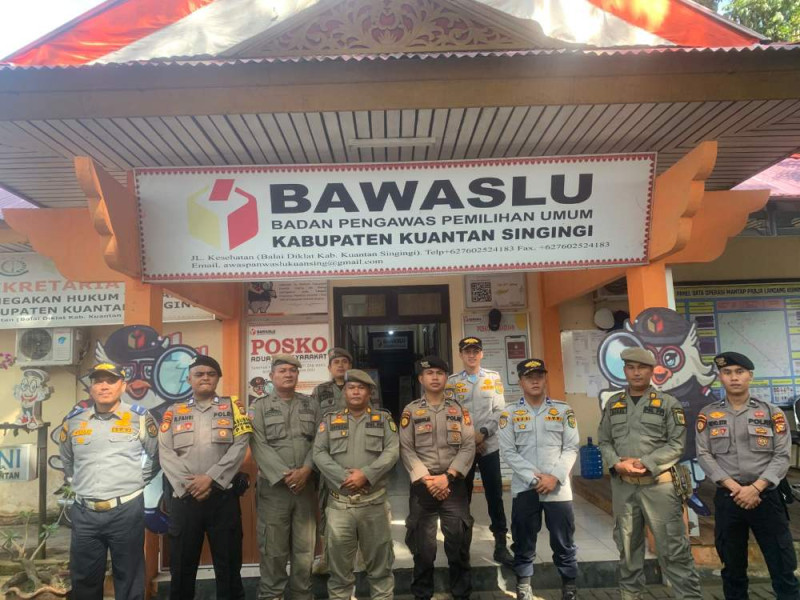 Polres Kuansing Lakukan Patroli Gabungan Cek Pengamanan Kantor Bawaslu