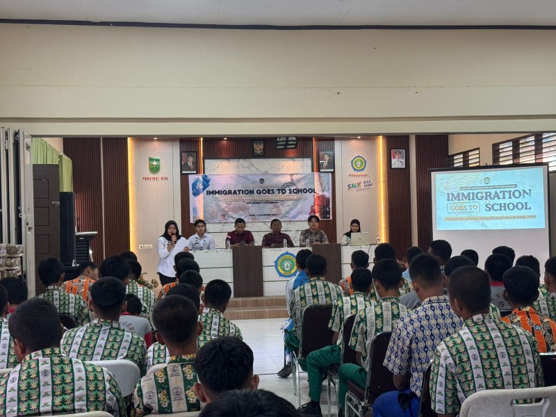 Dekatkan Layanan ke Generasi Muda, Imigrasi Pekanbaru Hadir di SMK Negeri 5 Pekanbaru