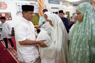 Saat Safari Ramadhan di Cerenti,  Suhardiman Amby Kembali Sampaikan Masyarakat Sudah Bisa Berobat Gratis