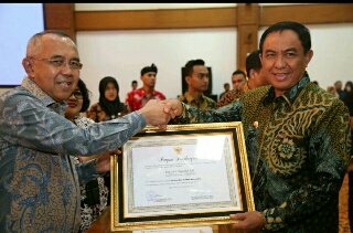 Bupati dan Bunda PAUD Inhil Terima Penghargaan Atas Komitmen Pengembangan PAUD