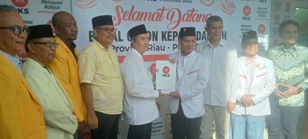 Ingin Ulang Kembali Kesuksesan di Pilgubri, Syamsuar Kembalikan Formulir Balon Gubernur Riau ke PAN dan PKS