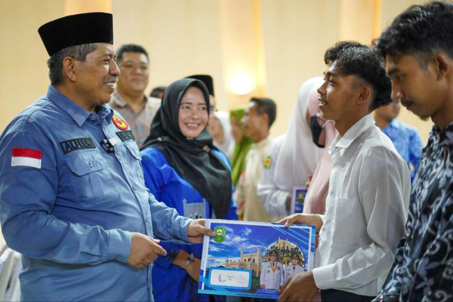 Berkat Tangan Dingin Alfedri, Anak PKH di Siak Bisa Kuliah