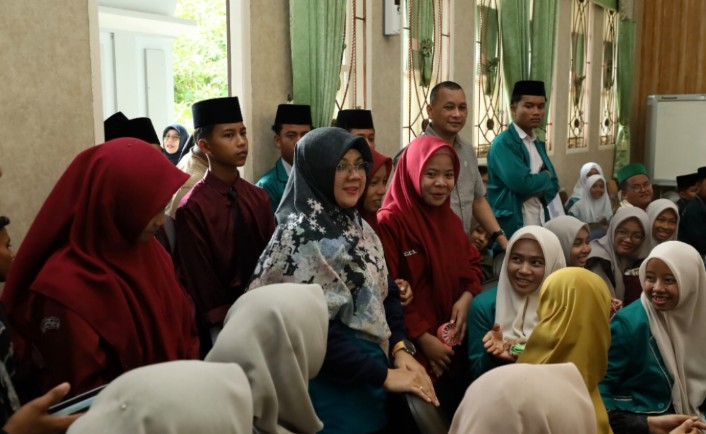 Bupati Afni Berbaur dalam Semarak HSN 2026, Ribuan Santri Penuhi Rumah Rakyat