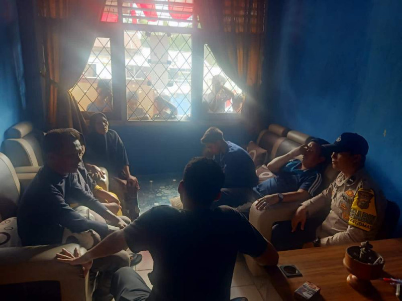 Jaga Kondusifitas Pilkada 2024, Polsek Bunga Raya Sambangi Masyarakat