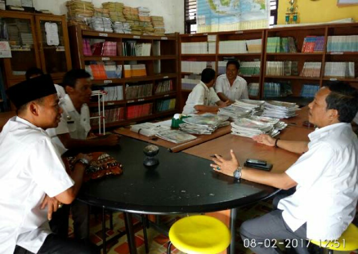 Jalin Kemitraan  Azhar Tinjau Pustaka SMKN 1 Benai