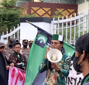  HMI MPO Cabang Pekanbaru Tolak Kenaikan Harga BBM, Desak Jokowi Tuntaskan Mafia Migas di Indonesia 