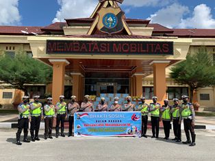 Peringati Hari Lalu Lintas Bhayangkara Ke 66 Tahun, Satlantas Polres Siak Lakukan Bakti Sosial