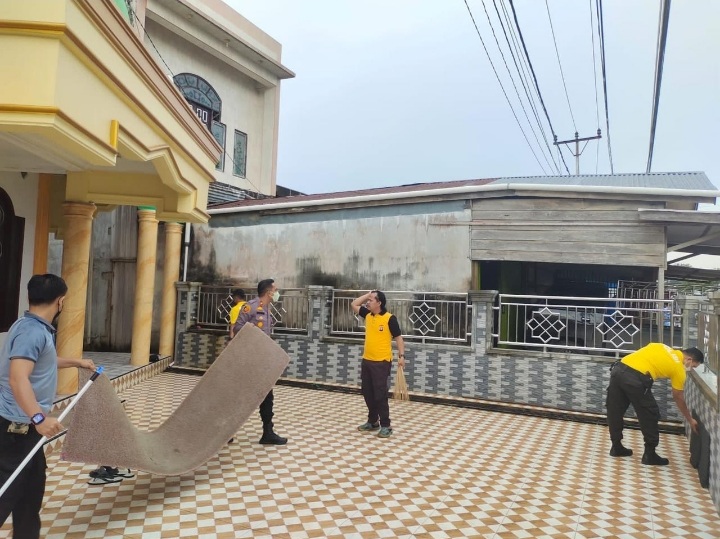 HUT Bhayangkara, Iptu Ridwan Pimpin Langsung Baksos dan Pembagian Bansos KSKP Tembilahan