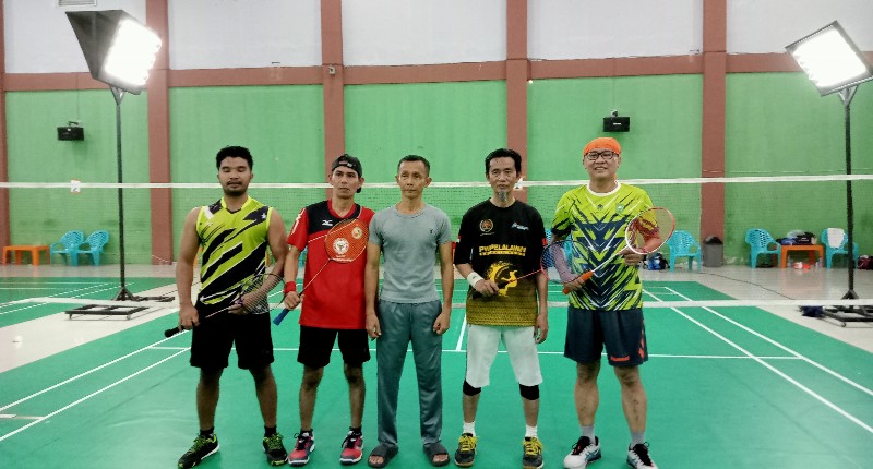 Pasangan Yendrizal-Untung Juarai Turnamen Badminton PWI Riau, Amri- HBK Runner Up