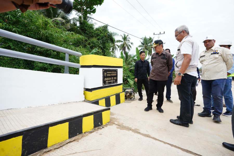 Selesai Dibangun, Gubernur Syamsuar Harap Masyarakat Jaga Jembatan Sei Besi Bagansiapiapi