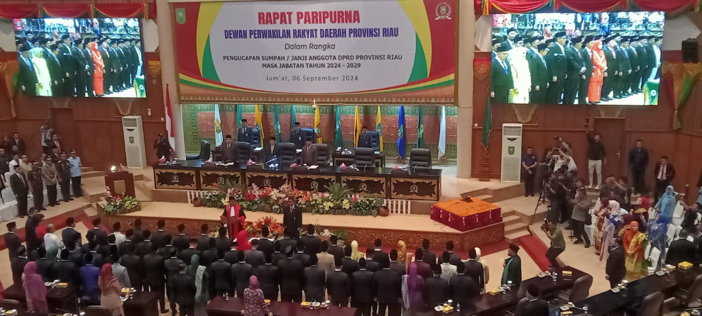 Makmun Solihin dan Indra Gunawan Eet Ditunjuk Sebagai Ketua dan Wakil Sementara DPRD Riau