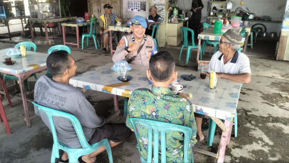 Polsek Tempuling Lakukan Pendinginan di Pasar Sungai Salak Sekaligus Berikan Edukasi Pasca Pilkada 2024