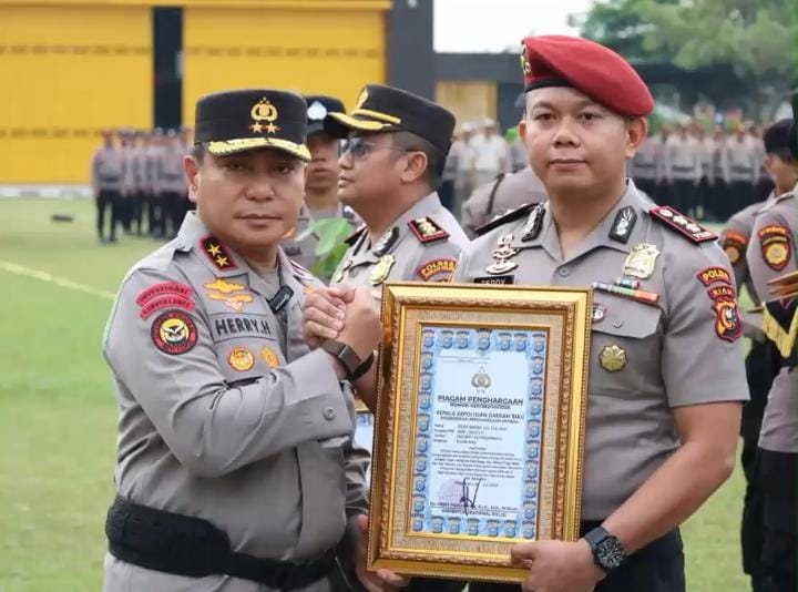 Apresiasi Kinerja, Kapolda Riau Beri Penghargaan ke 133 Personel Berprestasi