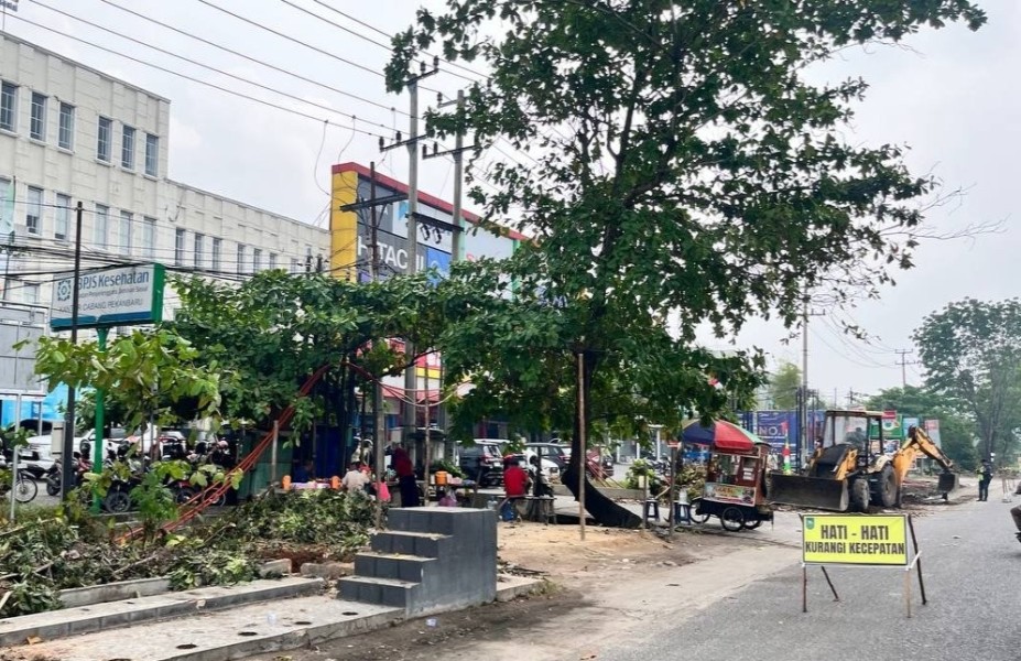Urai Macet Simpang SKA, Pemprov Riau Lebarkan Jalan Tuanku Tambusai Jadi 14 Meter per Jalur