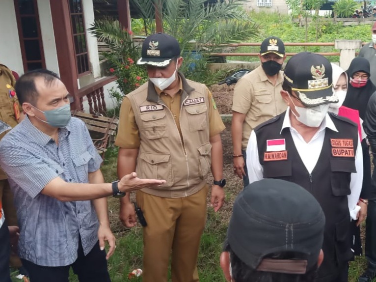 Datangi Lokasi Longsor, Ketua DPRD Inhil Ferryandi : Jangan Larut Dalam Kesedihan