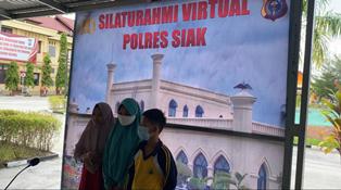 Polres Siak & Polsek Siapkan Sarana untuk Masyarakat Bersilaturahmi Secara Virtual dengan Keluarga