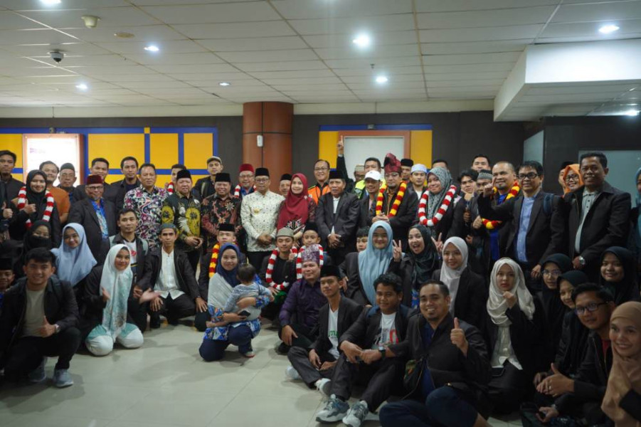 Raih Peringkat Enam MTQ Nasional, Gubri Rahman Hadi Sambut Kedatangan  Kafilah Riau