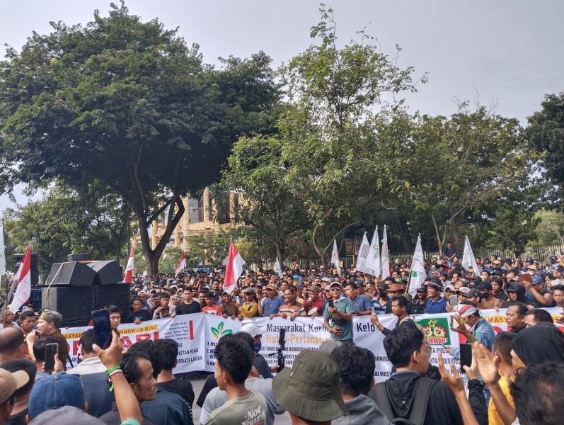 Demo di Kantor Kejati Riau, Ini Tuntutan Masa Kommari