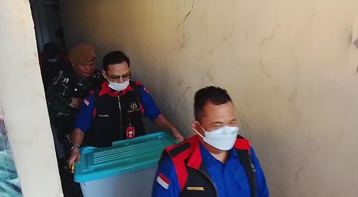 Usai Geledah Kantor Disdik Riau Perkara Smart Board, Penyidik Kejati Riau Bawa 3 Box Berisikan Dokumen Penting