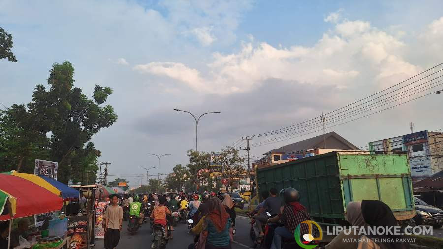 Weekend, Jalan Soebrantas Pekanbaru Kembali Macet