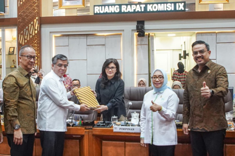 Pemerintah Serahkan DIM RUU Perlindungan Ketenagakerjaan kepada DPR