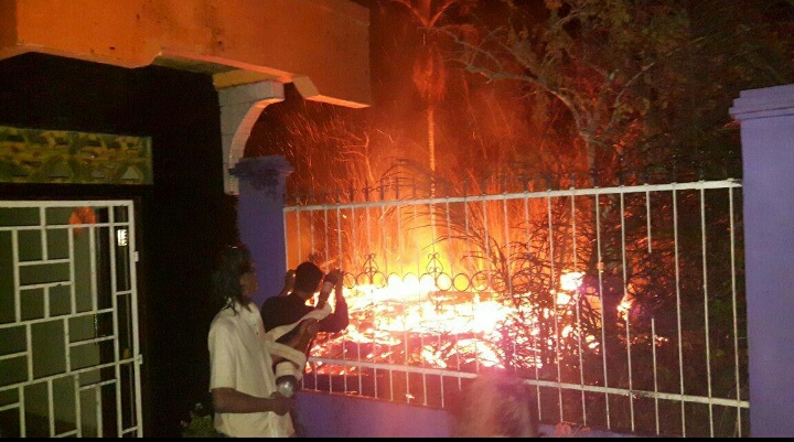 Satu Rumah Dilalap Kobaran Api Berikut Sepeda Motornya