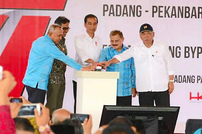 Dampingi Presiden, Gubernur Riau Hadiri Ground Breaking Tol Sumbar Riau