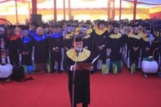 Ratusan Mahasiswa/i Umri Diwisuda