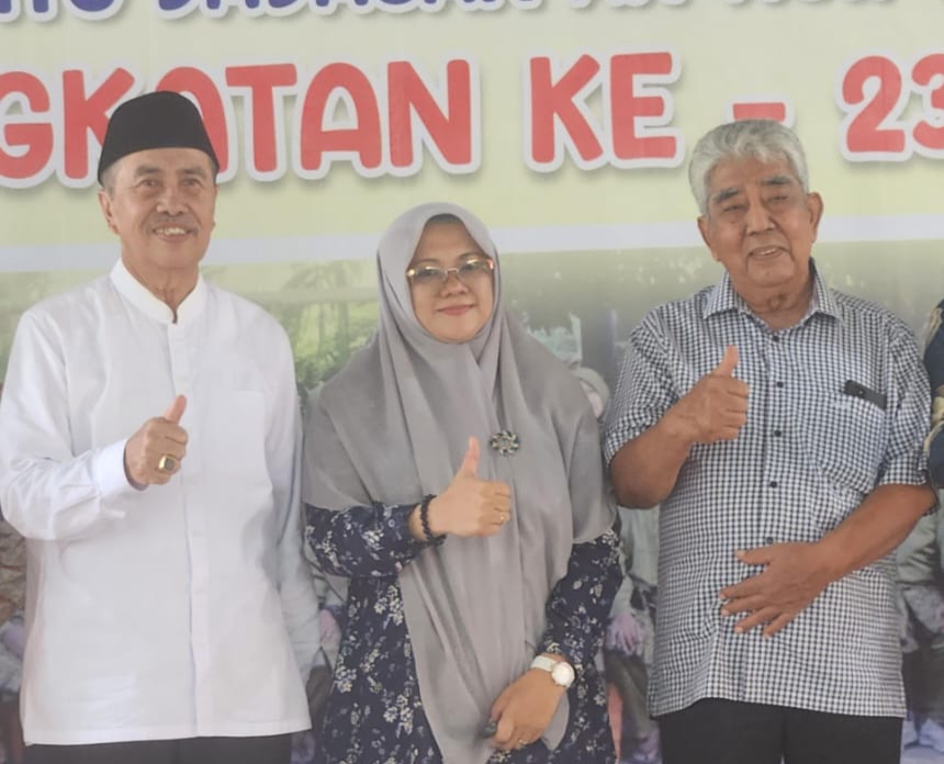 Diapit Arwin dan Syamsuar, Afni: Doakan Siak Lebih Baik