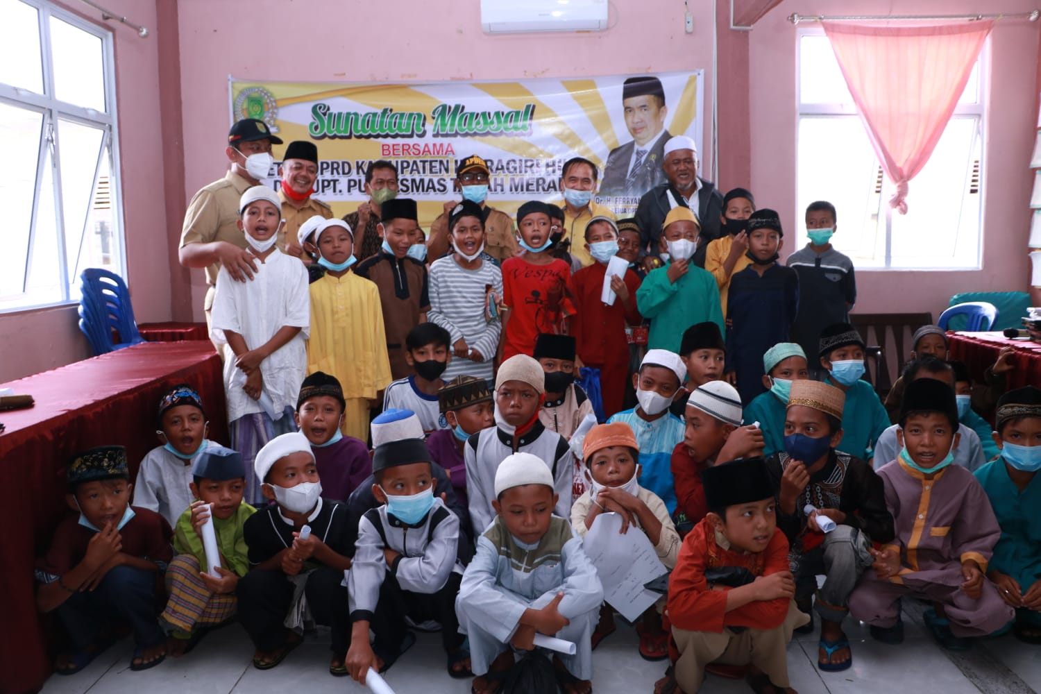 Buka Sunatan di Tanah Merah, Ketua DPRD Inhil Ingatkan Orang Tua Beri Pendidikan Terbaik Bagi Anak