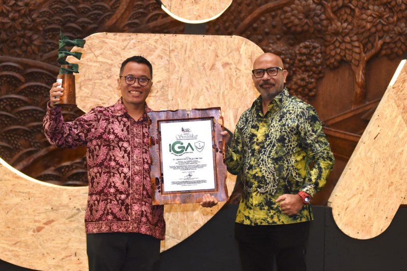 Program eSIM dan Edukasi Lingkungan Bebas Sampah, Smartfren Raih Indonesia Green Awards 2024