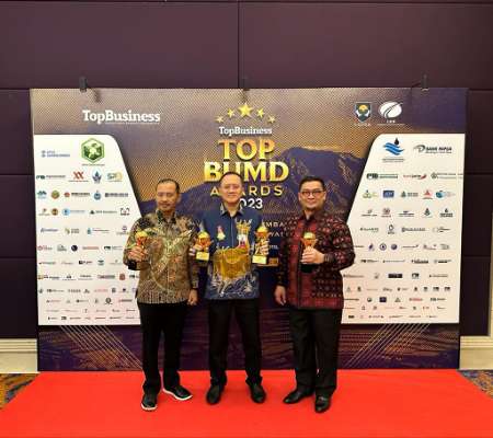 BRK Syariah Raih 4 Penghargaan TOP BUMD Awards 2023