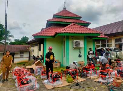 Bantuan Konversi BBM, Legislator Abdul Wahid Bantu Petani Inhu Riau 141 Pompa Air