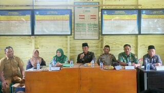 Bupati Inhil Sidak Ke Balai Desa Mumpa