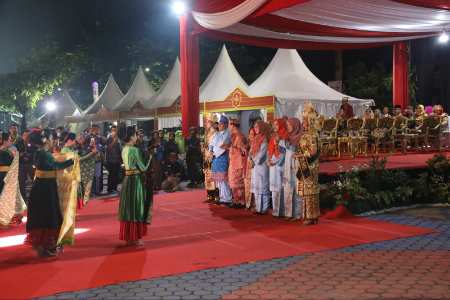Lewat Pawai Budaya, Tenun & Batik Siak Go Nasional