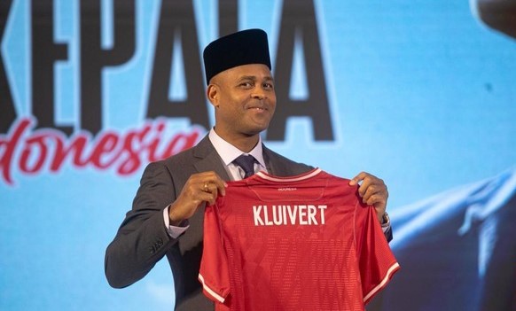 Patrick Kluivert Curi Hati Suporter Timnas Indonesia, Ini Janjinya